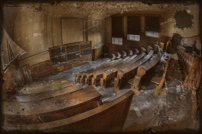 Hukuk ilmi ve sosyoloji temalı akademik kapak görseli