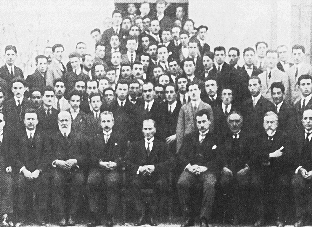 Adaletin Kapısı Açılırken: Türkiye’de Kadınların Hukuk Mesleğine Girişi 2 Ankara Adliye Hukuk Mektebinin 5 Kasım 1925 tarihli açılış günü